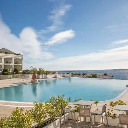 With Ac Terrace Sea View Swimming Pool Parking -benakey Apartment
